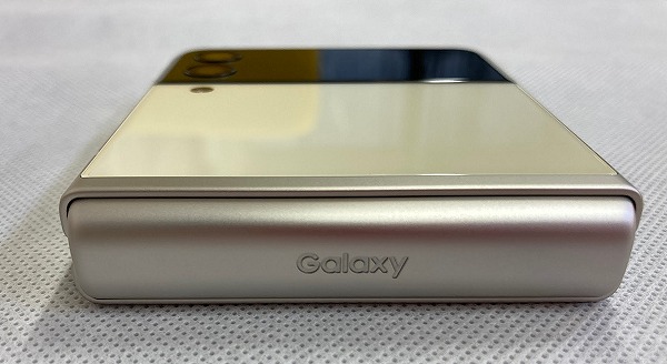 Galaxy Z Flip3 5G SC-54B 折りたたみ