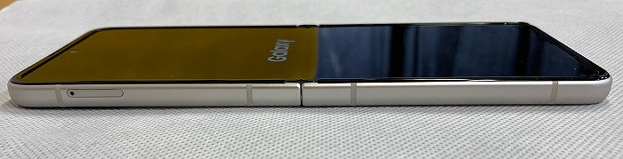 Galaxy Z Flip3 5G SC-54B SIMスロット