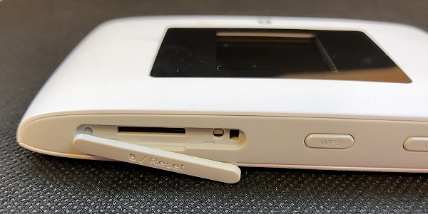 楽天モバイル Rakuten WiFi Pocket 2B SIMスロット リセットボタン